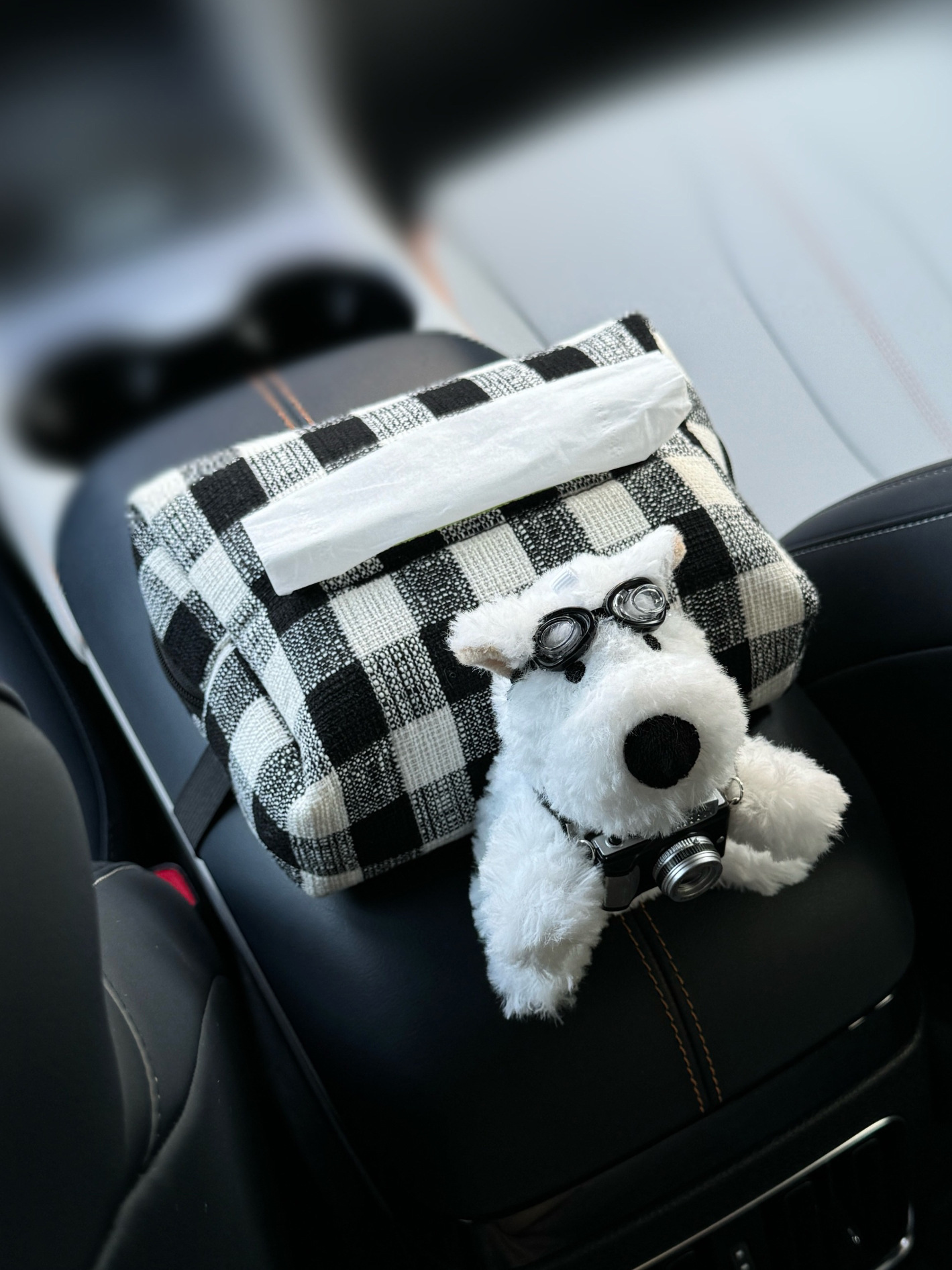 Creative and Cute West Highland Car Tissue Box, Car Interior Doll Armrest Tissue Box, High-End