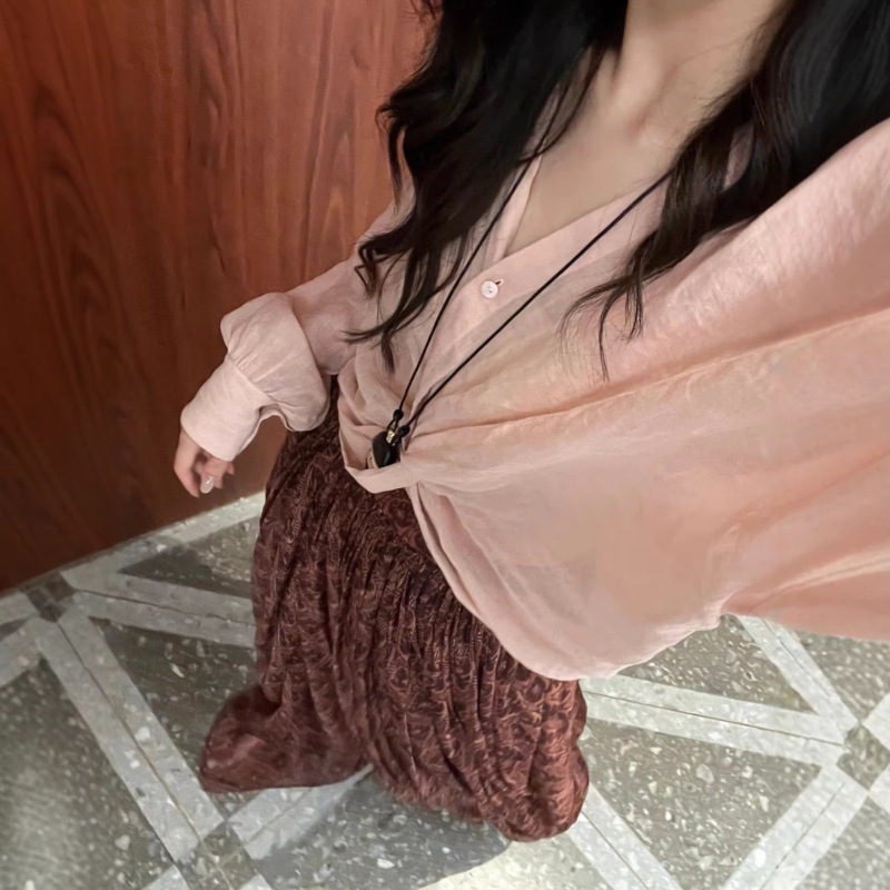 Hankke Designer Brand V-Neck Loose Long-Sleeved Shirt with Twisted Hem Hankke Designer Brand V-Neck Loose Long-Sleeved Shirt with Twisted Hem