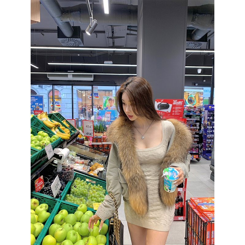 Manufacturer Wholesale Popular 90% White Goose down + Raccoon Fur Collar Parka down Jacket for Women, Short Thickened Warm Fur Coat