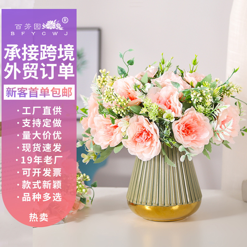 ヨーロッパ式のシミュレーションの花束の夢幻の茶花の造花の家庭の客間の写真を撮って花を飾って結婚祝いの花束のツバキの花を飾っています。|undefined