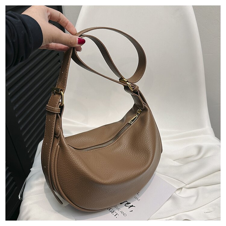 Simple and fashionable for women 2024 new color contrasting single shoulder saddle casual versatile crossbody dumpling_voghion.com