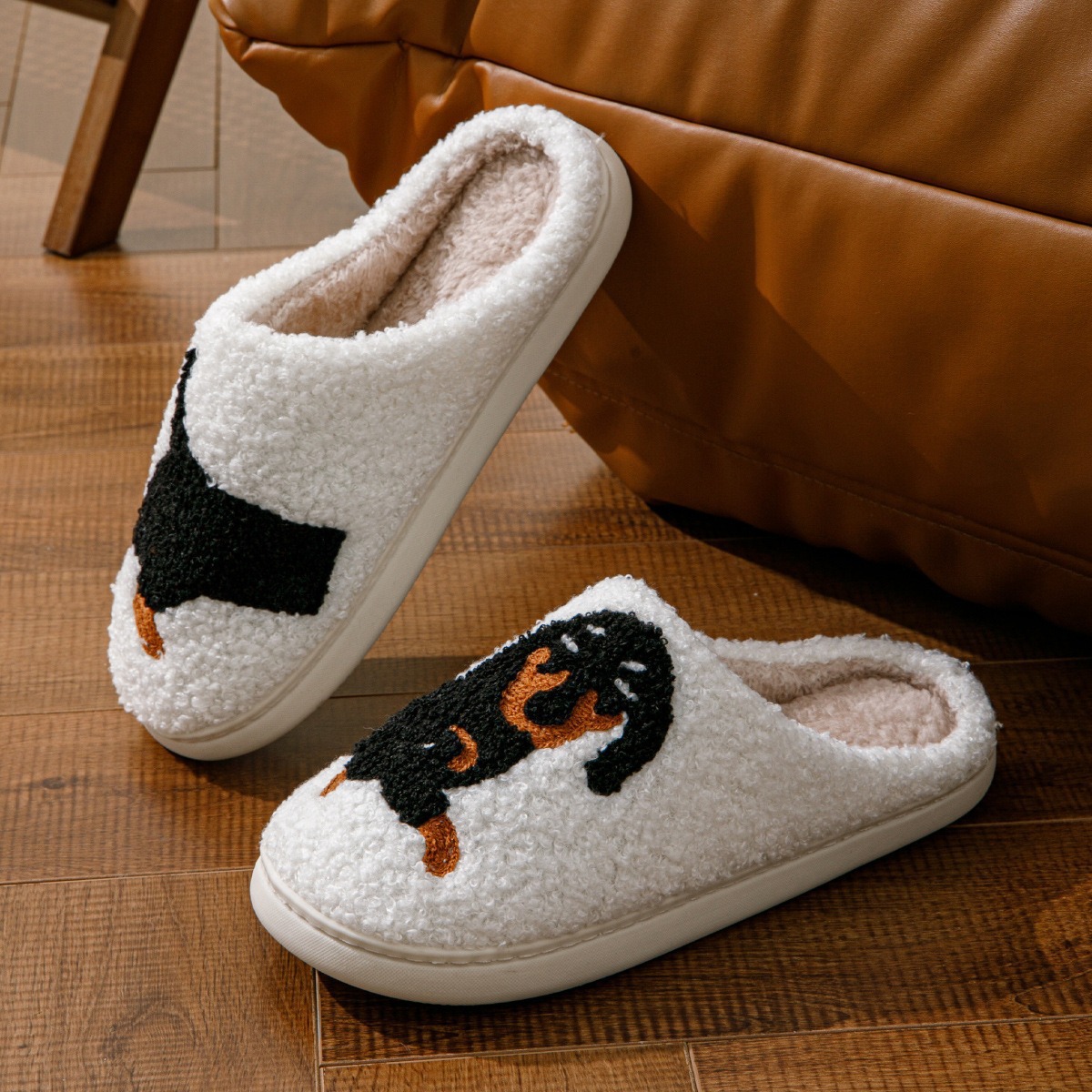 Zapatillas de algodón cómodas de peluche invierno transfronterizas zapatillas de lana caseras para usar calentadas zapatillas ligeras con suela suave