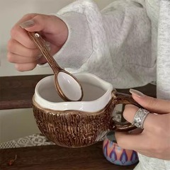 レトロなココナッツの模様のコップの陶磁器のスプーンの家庭用の高い顔の値のクリスマスの漫画のアイデアのかわいい朝食の牛乳のコップ