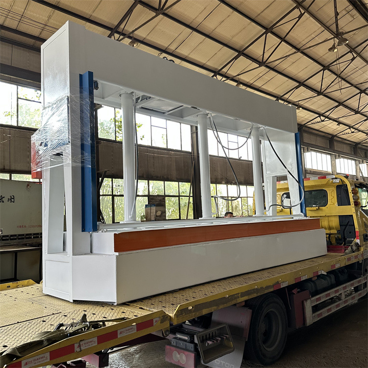 方便省劲液压式冷压机 防火门分段式自带叉车槽冷压机