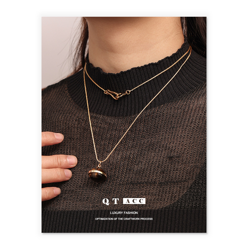 Transición fronteriza de moda europea y americana Mirad retro collar de piedra de ojo de tigre simple ligero lujo de alto nivel cadena de suéter largo otoño invierno