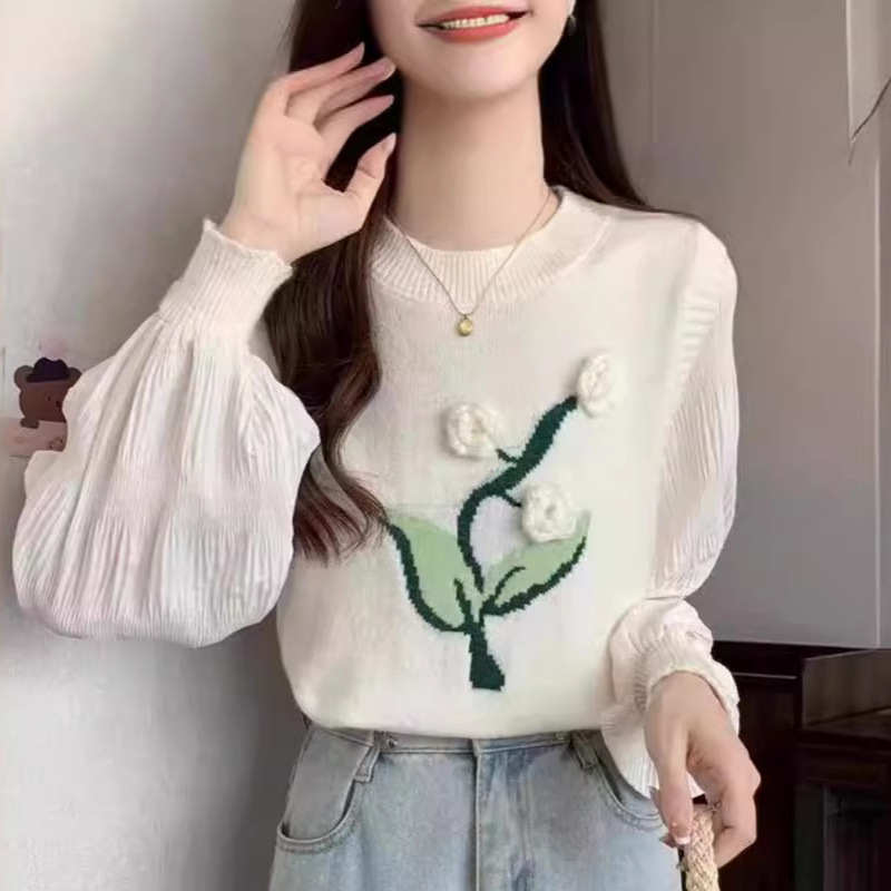 Spring New Round-Neck Knitted Base Shirt for Women, Vintage Three-Dimensional Floral Design, Age-Reducing Thin Sweater, Pullover Layered Vest