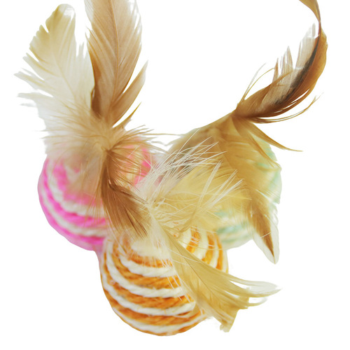 Cat toy manufacturer wholesale feathered sisal ball pet toys, scratch-resistant and bite-proof, self-entertaining and boredom-relieving cat toys