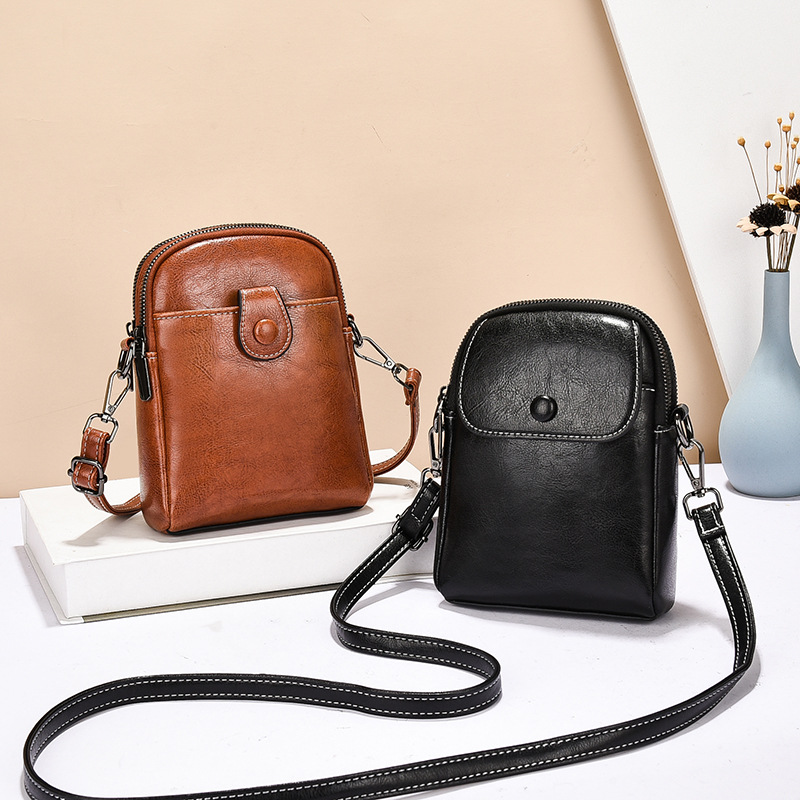 Borsa a tracolla retro in vera pelle da donna piccola e moderna_voghion.com