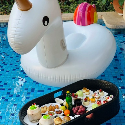 Bali Internet celebridad flotante bandeja redonda ratán cesta en forma de corazón B & B hotel villa piscina plato de cena