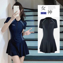 ����Ӿ��Ů�����ڶ����ļ�Ӿװѧ����Ӿ��ר�ñ��ض���Ӿװ�˶�
