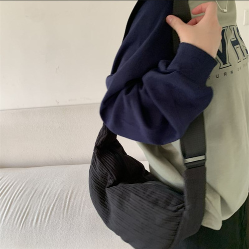 Bags for women new style Japanese style single shoulder pleated design dumpling bag moon bag simple casual niche women's bag couple bag