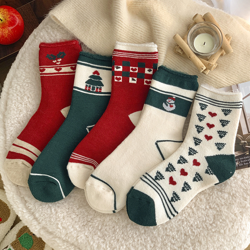 秋冬の靴下の女性の毛輪のクリスマスの靴下のクリスマスの要素は毛の保温の靴下の雪だるまのクリスマスツリーの中で靴下を持ちます。|undefined