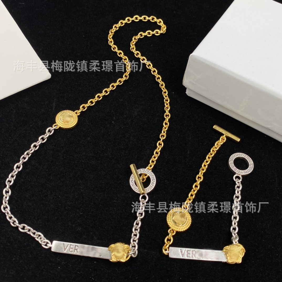 Fashionable necklace and bracelet