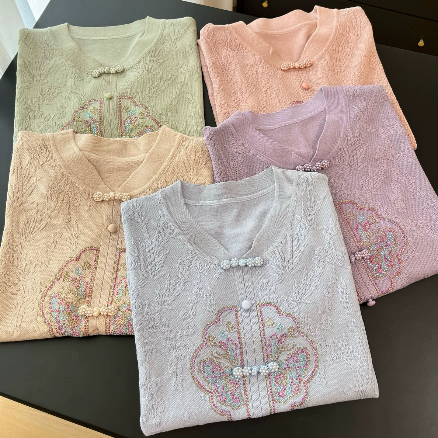 Вязаный свитер для мамы с китайскими стразами, новинка 2025 года, свободный крой, короткий рукав, для женщин среднего и пожилого возраста