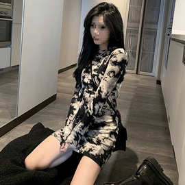 秋冬新款法式水墨画扎染连衣裙女内搭修身气质收腰显瘦打底短裙子