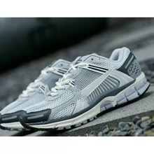 �羳�������Q����ЬVomero 5��Ů�ܲ��\��Ь�������e�ϵ�Ьv5��Ь