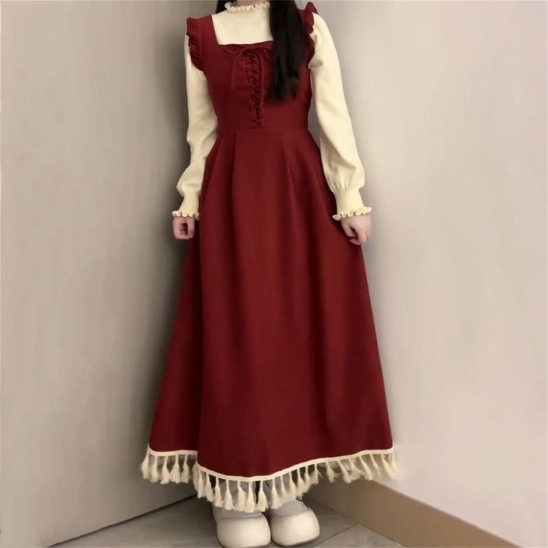 赤いお祝いは年を越えて、ストラップのフリンジのセットを着て腰を収めて痩せているワンピースのセーターを着てシャツを着ます|undefined