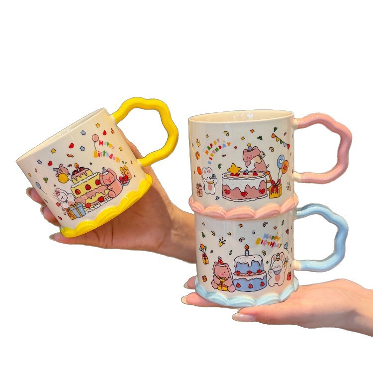 Bonita tarta de cumpleaños de dibujos animados marca taza de agua potable casera taza de paja de oficina de alta cara de taza de cerámica para niñas