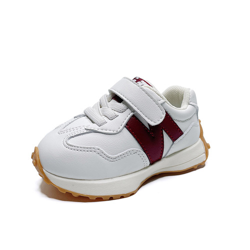 Principal Fish only sells toddler shoes for boys one and a half years old, sneakers for girls, soft-soled shoes for spring and autumn.