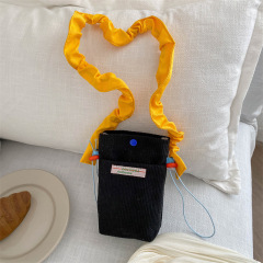 This year's trendy Korean-style pleated single-shoulder crossbody bag, 2024 popular new model, stylish mini phone bag, casual.