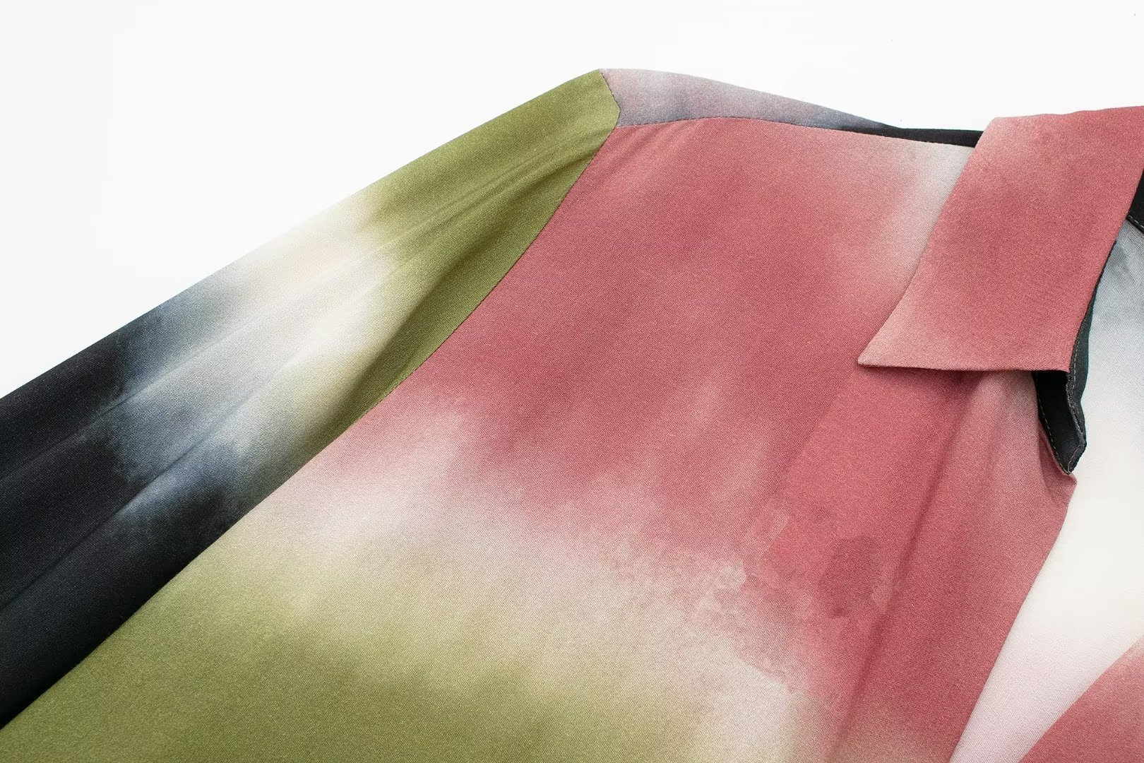 Neues Set aus Batikhemd und bedruckter Hose für Damen im Sommer 2024_voghion.com