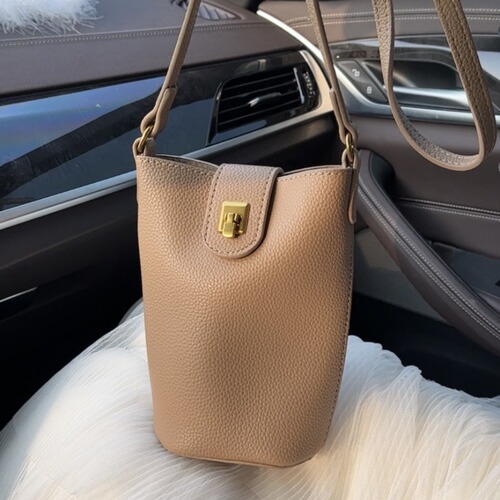 2024 early spring new style vertical mobile phone women's large capacity multi-compartment mobile phone bag fashionable and versatile Korean style small crossbody bag