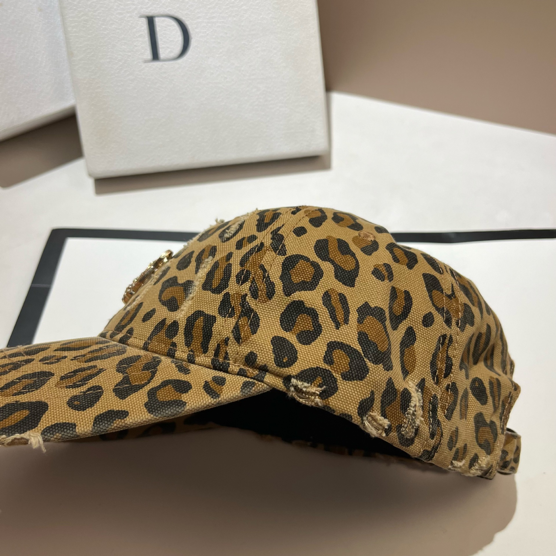Sweet and Cool Leopard Pattern Baseball Korean Edition Star Style Personalized Piercing Duck Tongue Fashion Outdoor_voghion.com