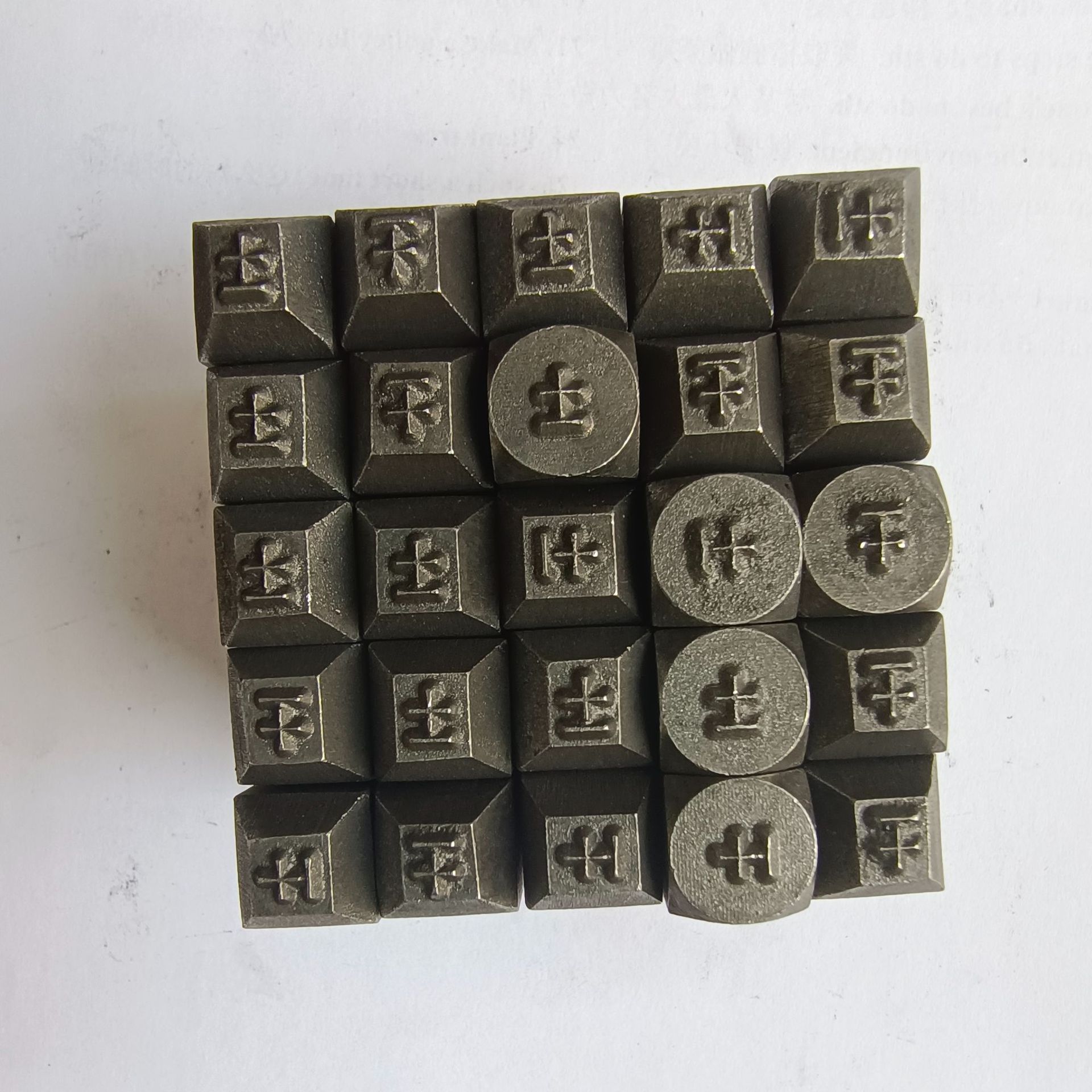 비표준 강철 인쇄 특수 모양의 강철 보석 강철 인쇄 강철 인쇄 강철 인쇄 강철 인쇄 펀치 오목 볼록 금형