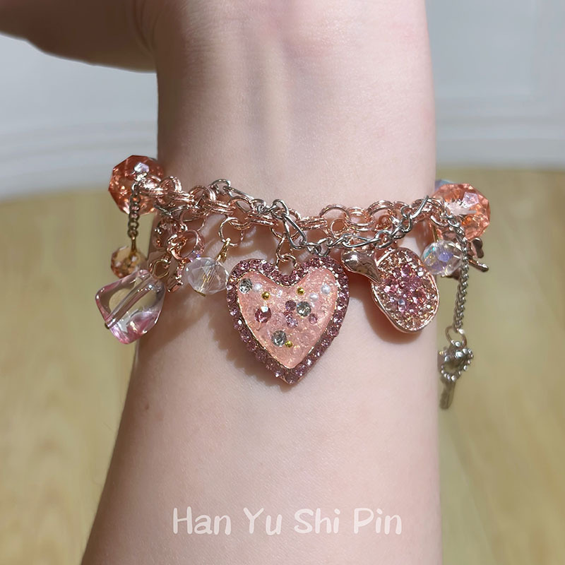 Second-Hand Pink Beaded Heart Bracelet 2026 Hot Vintage Style Light Luxury Women's High-End Exquisite Personalized Bracelet Accessory Second-Hand Pink Beaded Heart Bracelet 2026 Hot Vintage Style Light Luxury Women's High-End Exquisite Personalized Bracelet Accessory