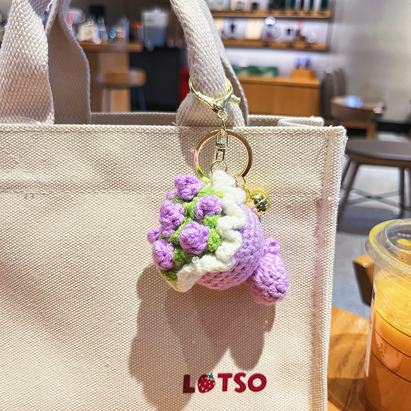 オリジナルの毛糸のかぎ針編みの花のキーホルダーは赤いバラのかわいいヒマワリの学生のカバンのペンダントの贈り物を模倣します。|undefined