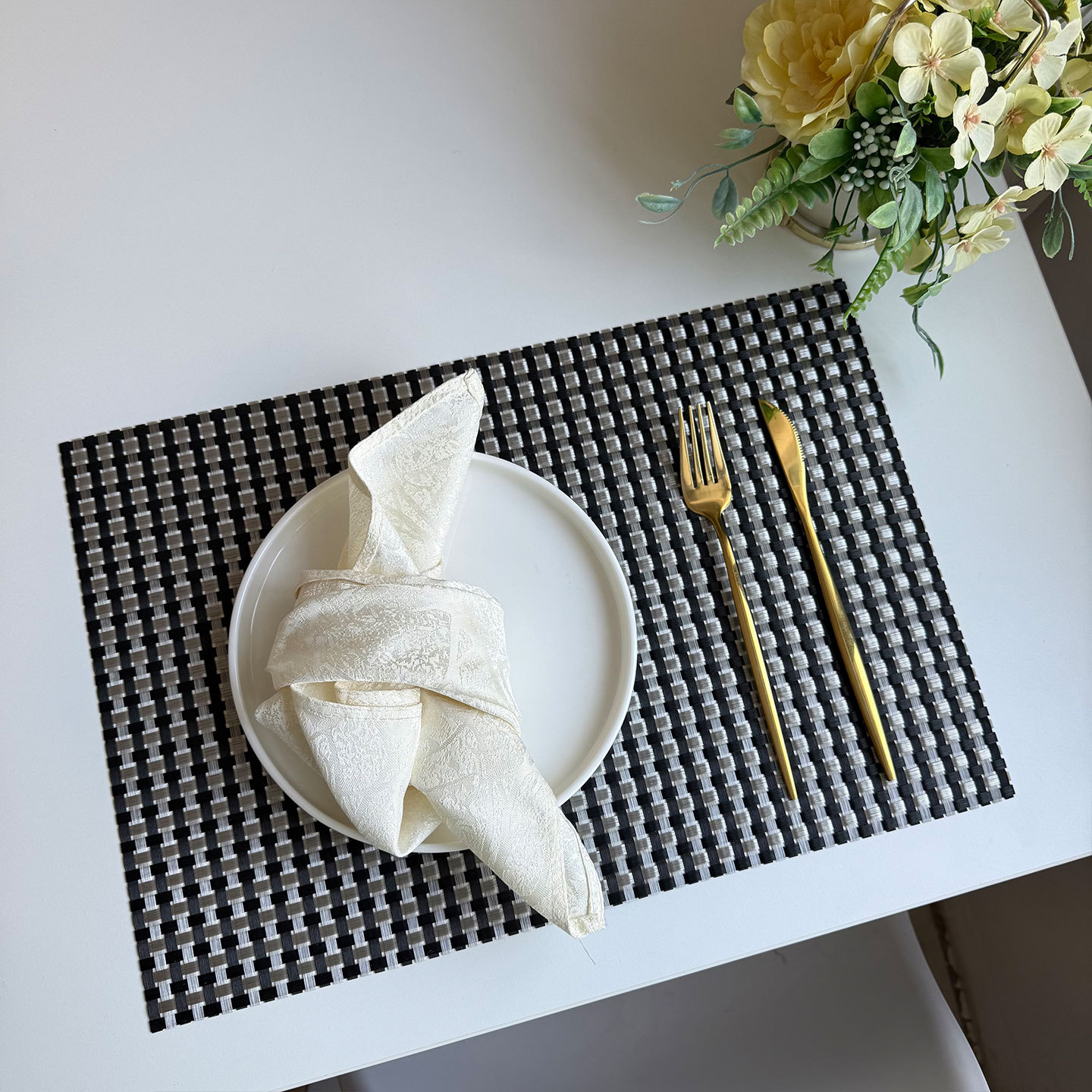 Cojín de comedor de PVC Teslin 8x8 espesar cojín de platos de comedor occidental alojamiento de mesa de hotel transfronterizo cojín de taza de té de lujo ligero oro