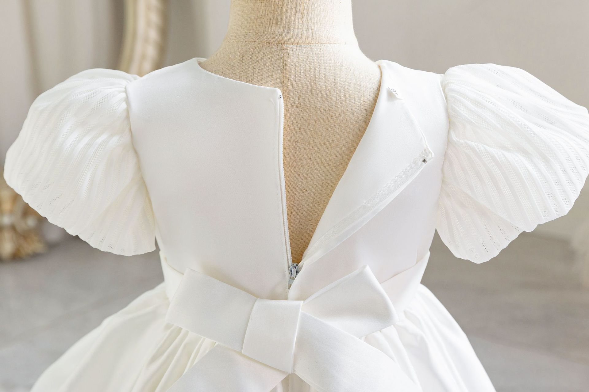 Robe d'anniversaire pour enfant Robe d'anniversaire pour enfant Robe de princesse de première année à rayures en satin avec nœud_voghion.com