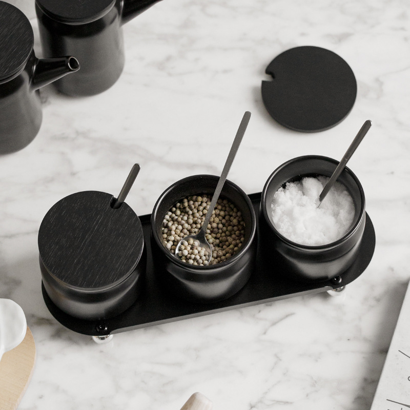 Luz de cerámica de lujo hogar alta temperatura resistente tanque de aceite condimento tarro de azúcar sal tarro condimento caja engrasador combinación traje al por mayor