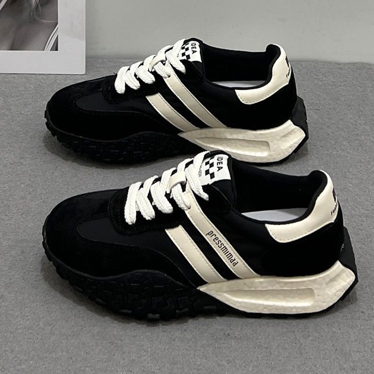 Explosiones de zapatos de pie pequeños para mujeres 2024 otoño nuevo explosión de zapatos de suela gruesa zapatos deportivos ligeros zapatos de entrenamiento de mujer