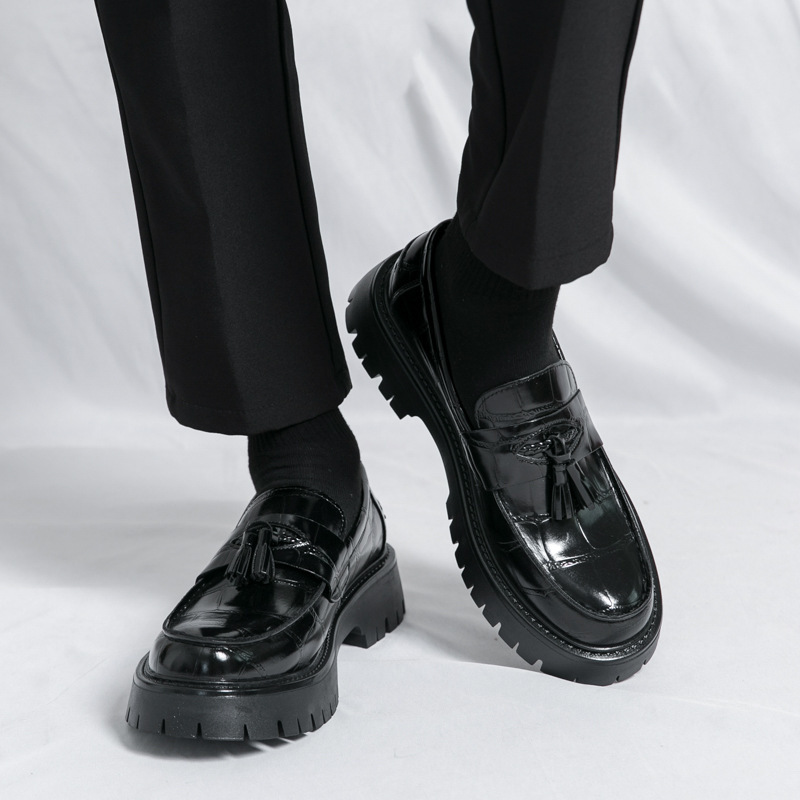 2025 nuevos zapatos de cuero bajos de negocios de gran tamaño transfronterizos de estilo británico de moda zapatos de suela gruesa de todo fósforo para aumentar los zapatos de hombre