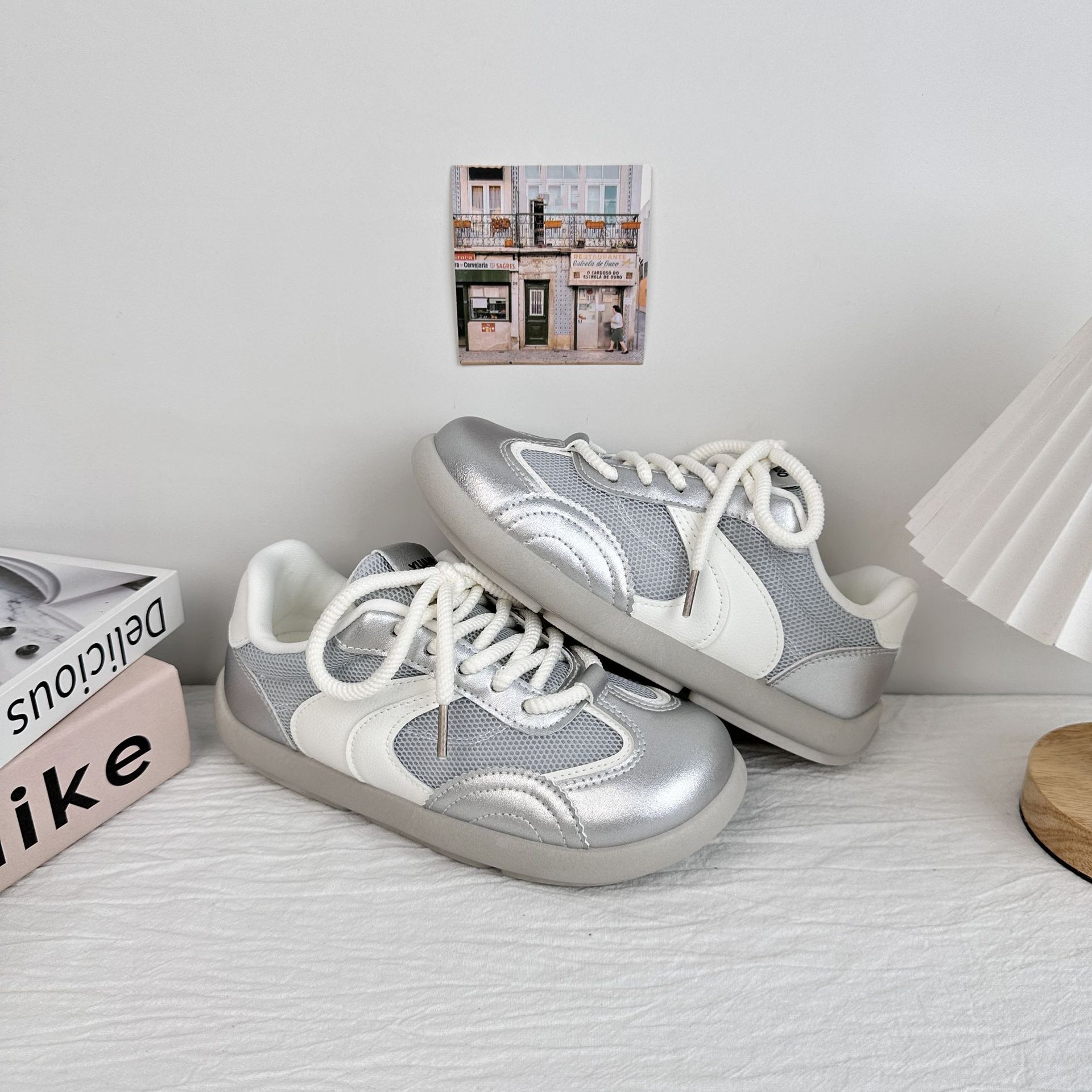 Zapatos blancos de fondo grueso de ondas largas, zapatos de skate de nicho para mujeres, 2025 nuevos zapatos casuales de mujer, zapatos de pan de verano image 9