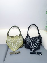 2025�¿�С��Ů������ͬ�����e�ٴ��������������μ�б�����Ů��