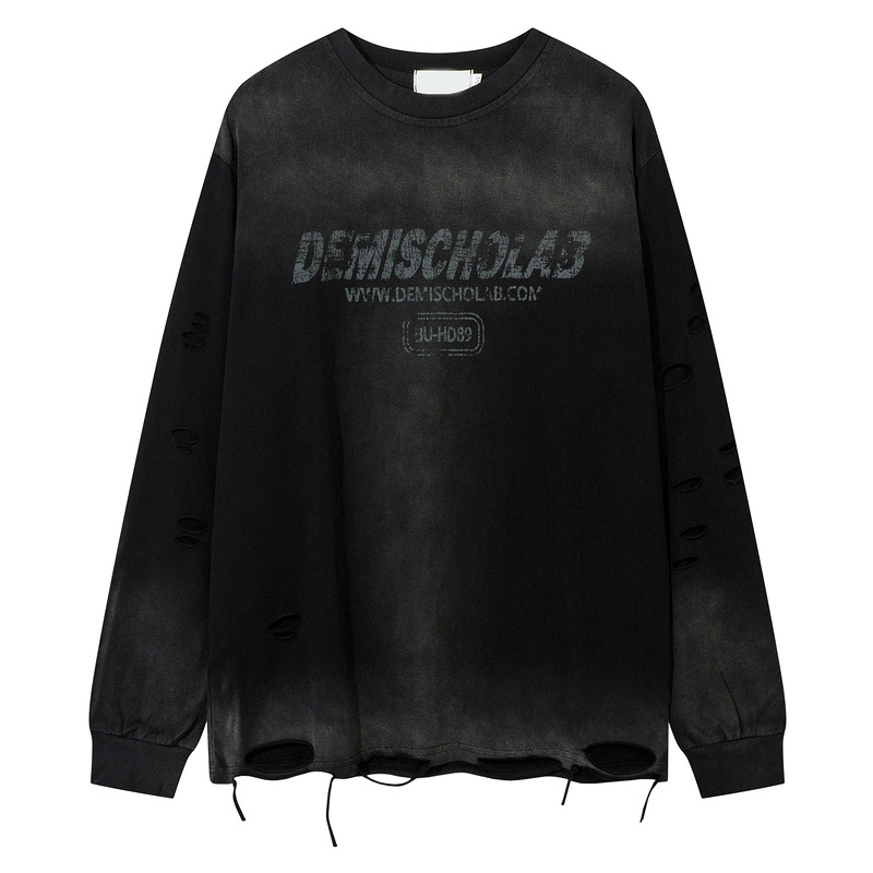 高街の金は穴を割ってゆったりとしていて、だらしない格好をしています。