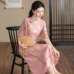 粉色新中式顯瘦奧黛改良旗袍2024新款年輕款女復古日常可穿連衣裙