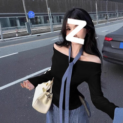 気質の小さい大衆の偽の2つの肩の格子は長袖のtシャツの女性の春の独特なchiは身を修めてやせている上着を現します。