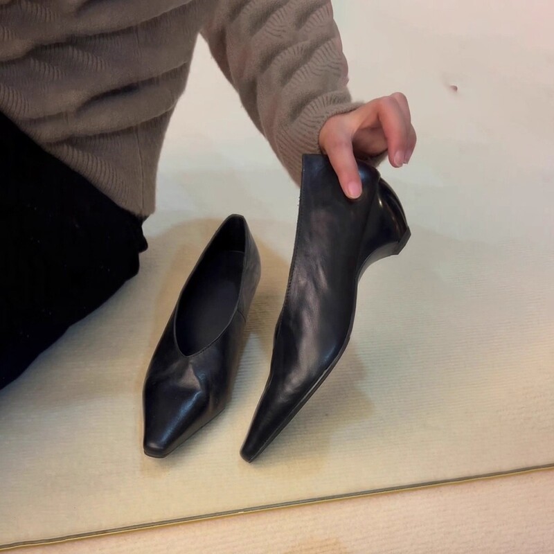 In-Stock Sheepskin Version ~ Vintage-Style Shallow Genuine Leather Chunky Heel Retro Temperament Commuting V-Mouth Versatile Small Leather Shoes Granny Shoes