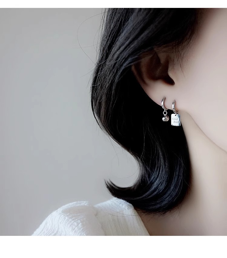 Minimalist Sunrise Letter Hoop Earrings Asymmetrical Gold Style_voghion.com
