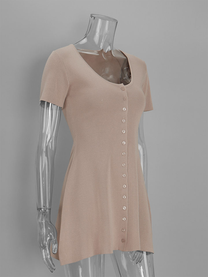 Đầm ngắn dáng chữ A cổ V sâu cài khuy một hàng, tay ngắn dệt kim, eo cao tôn dáng — 100% viscose, Có sẵn đủ màu, đủ size, trọng lượng: 290g, Màu be, Màu kaki chi tiết 31