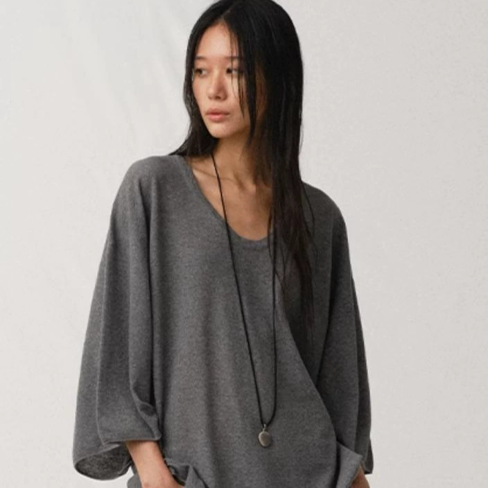 ROW Feng Dongjian, свободный вязаный топ с длинными рукавами и глубоким U-образным вырезом в одном стиле