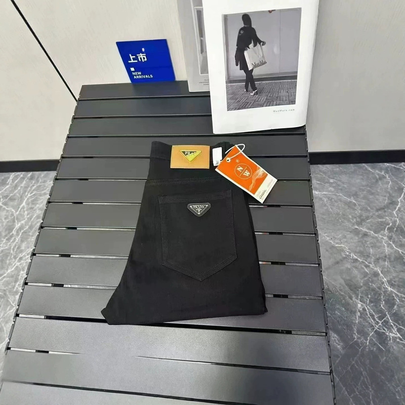 High-end trendy new triangular black jeans, trendy brand, stretchy, slightly flared, slim-fit, versatile casual pants