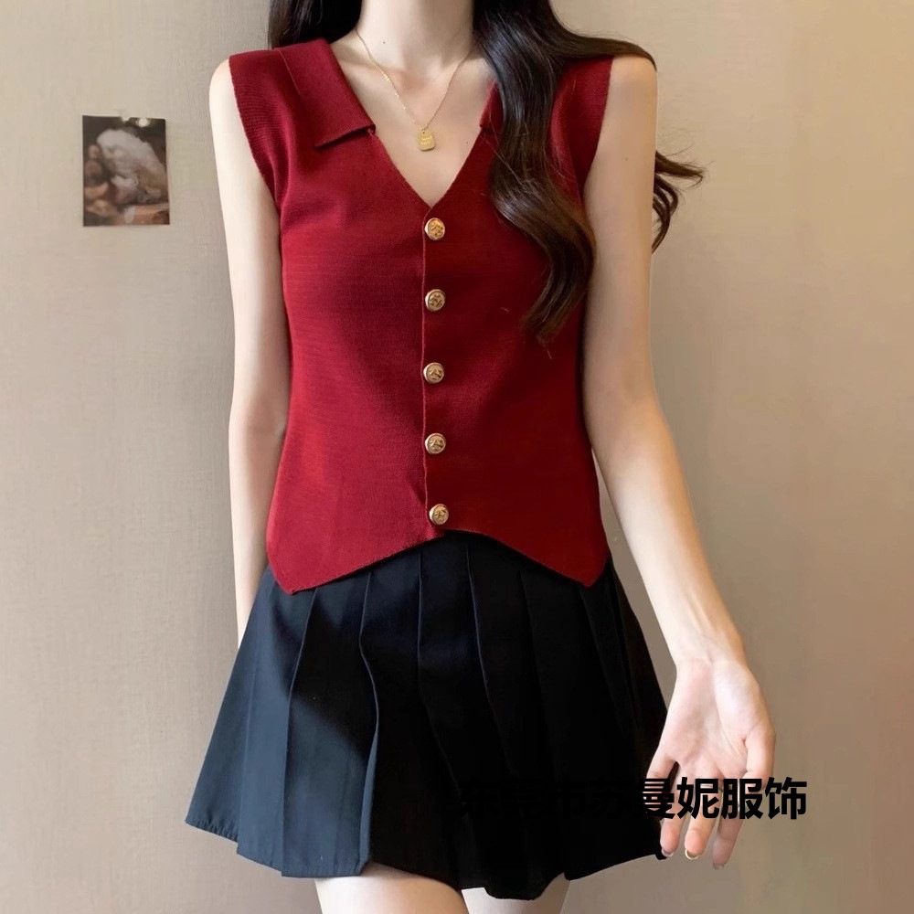 Summer retro red knitted sweater