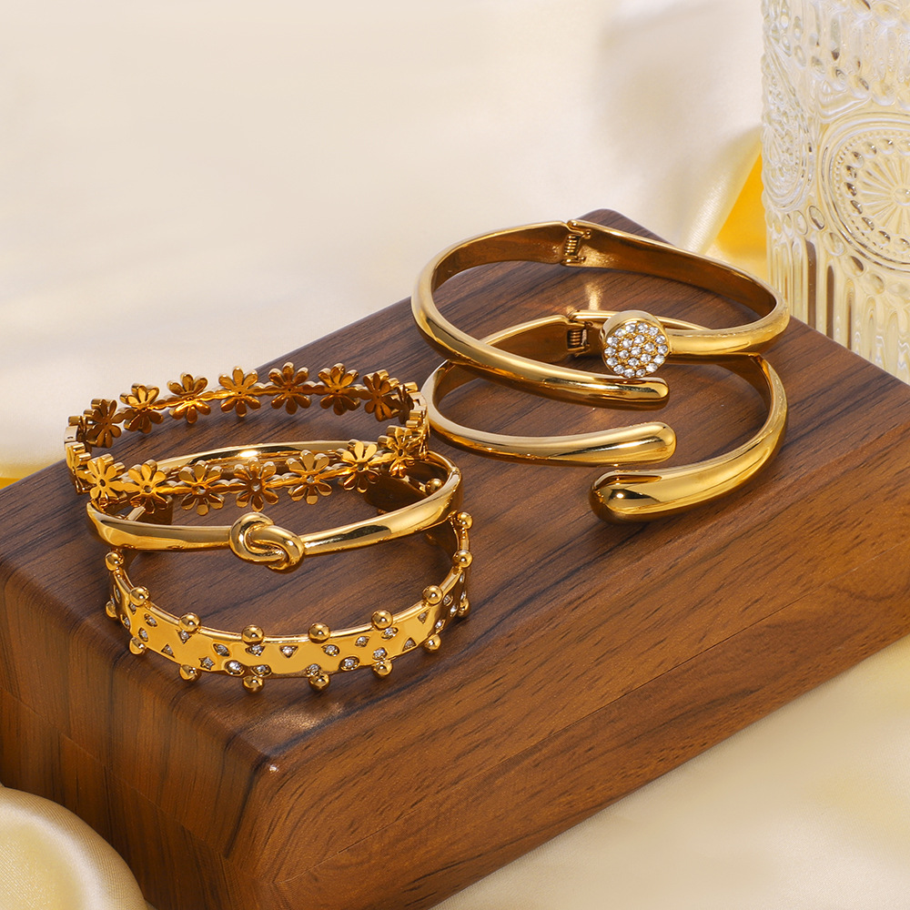 PVD Coated Gold Plating Process 18K Gold Plated, 18K Real Gold Plated Plating Material Rhinestones Inlay Material Simple Style Solid Color Knot Flower 304 Stainless Steel 18K Gold Plated Zircon Bangle In Bulk