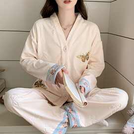 秋冬季新款杏色保暖海岛绒长袖睡衣女款花朵压花拼色家居服两件套