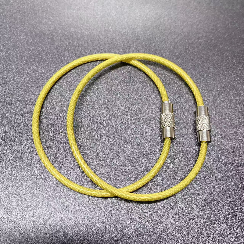 現物のワイヤーの鍵はステンレスカラーのゴムのワイヤーの輪を掛けてプラスチックのワイヤーの鎖を包んで大量に交渉します。