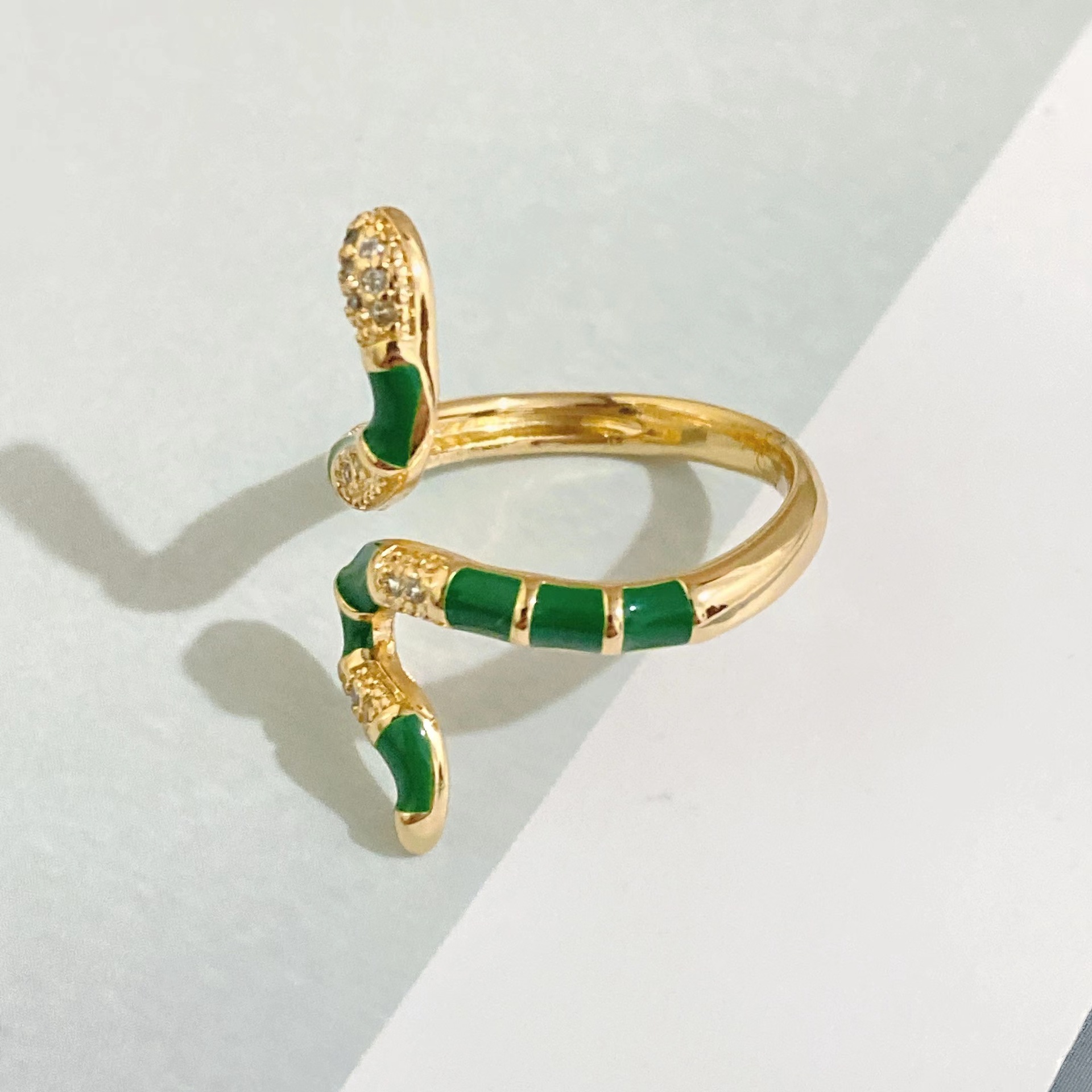 Nuevo Anillo Abierto De Diamantes En Forma De Serpiente Enchapado En Cobre De Oro De 18 Quilates display picture 2